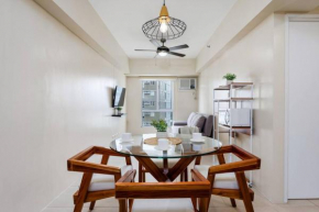 Furnished 1-Bedroom in Avida Towers Riala, Cebu IT Park with Fast WiFi, Netflix, Pool and More